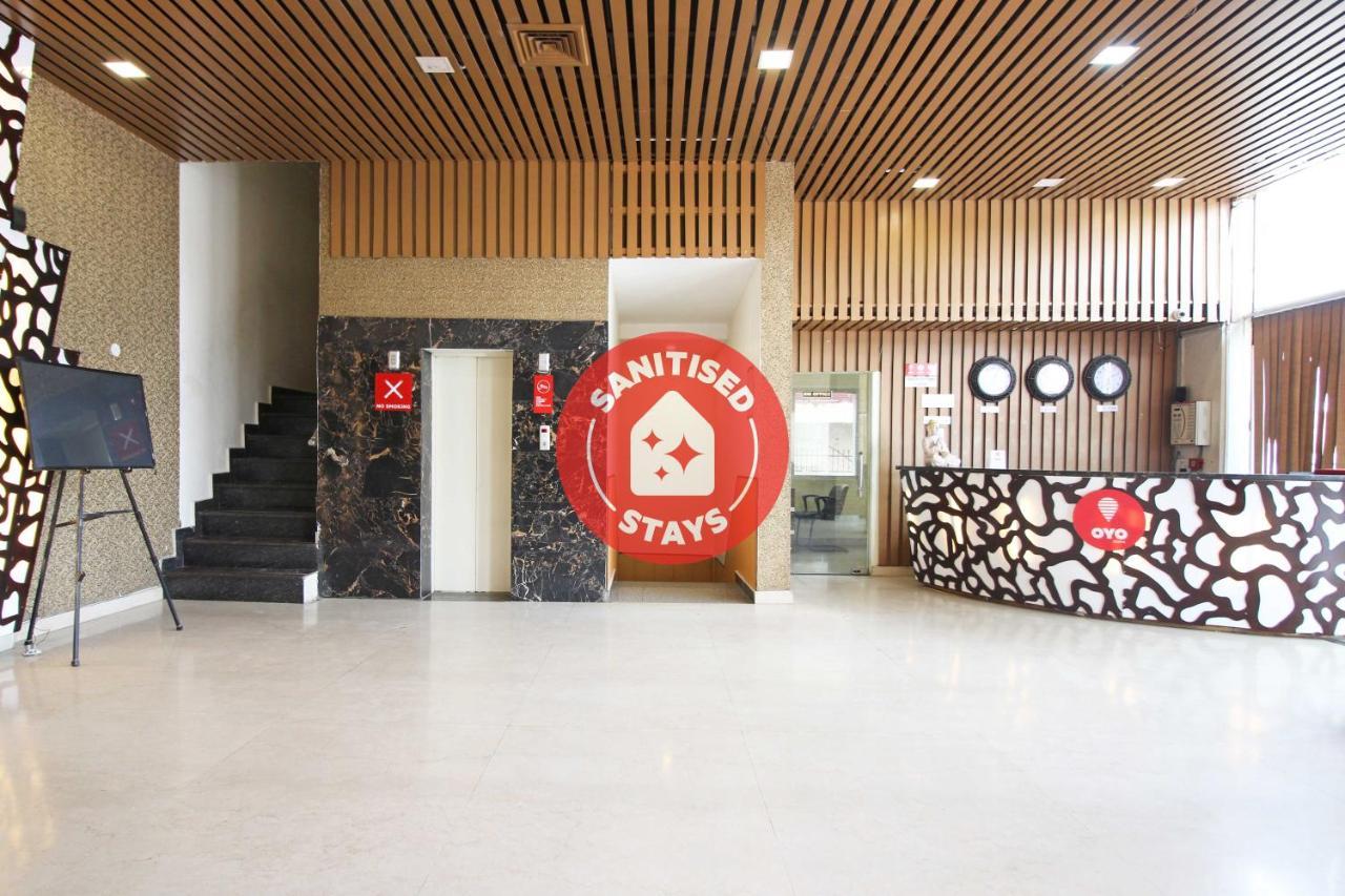 Oyo 4964 Golden Oyster Suites Dehradun Eksteriør bilde